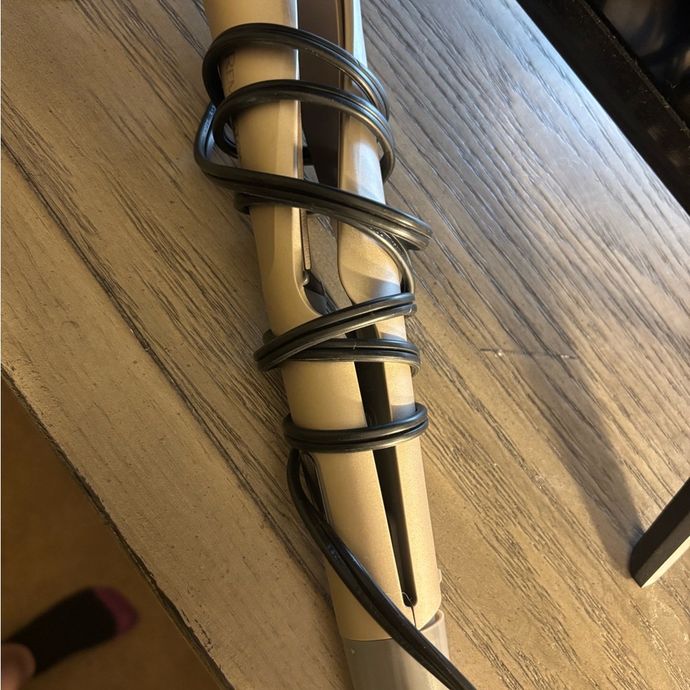 Hair tools bundle! (New or barley used) curling irons and flat irons!